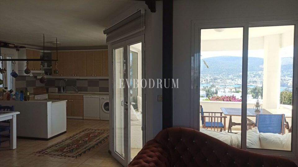 Merkezi lokasyonda, deniz manzaralı ikiz şehir evi – Görsel 7