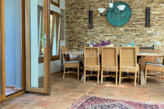 Denize Yürüme Mesafesinde Havuzlu Geniş Villa