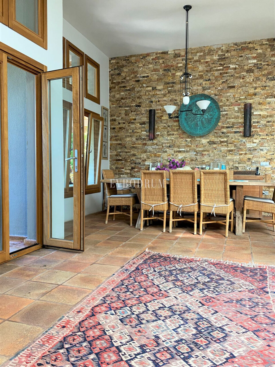 Denize Yürüme Mesafesinde Havuzlu Geniş Villa – Görsel 8