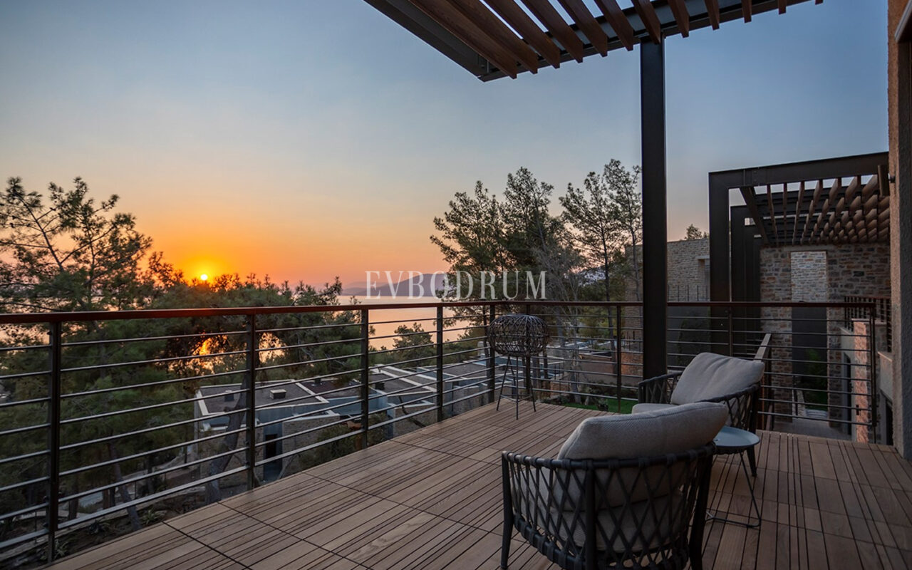 Yeni Proje: Denize Sıfır, Geniş, Havuzlu villa