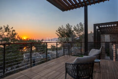 Yeni Proje: Denize Sıfır, Geniş, Havuzlu villa