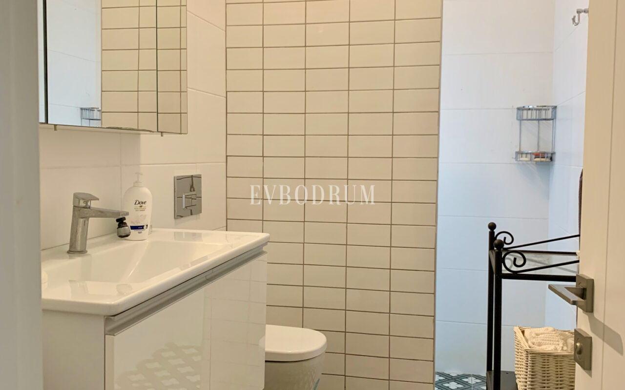 Yalıçiftlik’te tek katlı, bahçeli müstakil ev