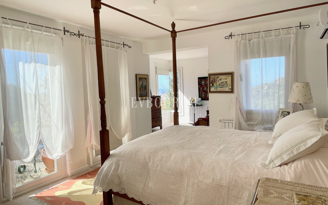 Yazlık kiralık villa, deniz manzarası ve özel havuz, 8 misafir