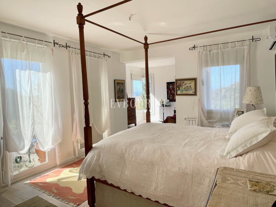 Yazlık kiralık villa, deniz manzarası ve özel havuz, 8 misafir – Görsel 1