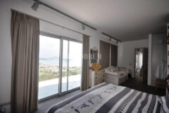 Yahşi’nin en güzel tepesinde, panoramik manzaralı havuzlu villaa