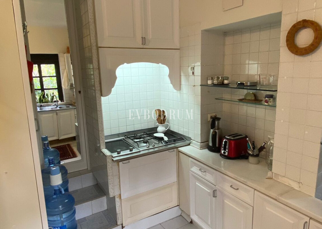 Bodrum, Yeniköy’de geniş, karakteristik kiralık daire