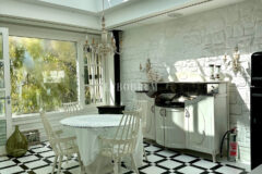 Zarif ve özel, havuzlu, manzaralı şehir evi