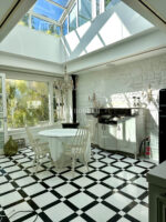 Zarif ve özel, havuzlu, manzaralı şehir evi – Görsel 18