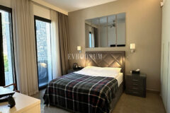 Bitez’de 2 Havuzlu, Misafir Evli Büyük Bahçeli Villa