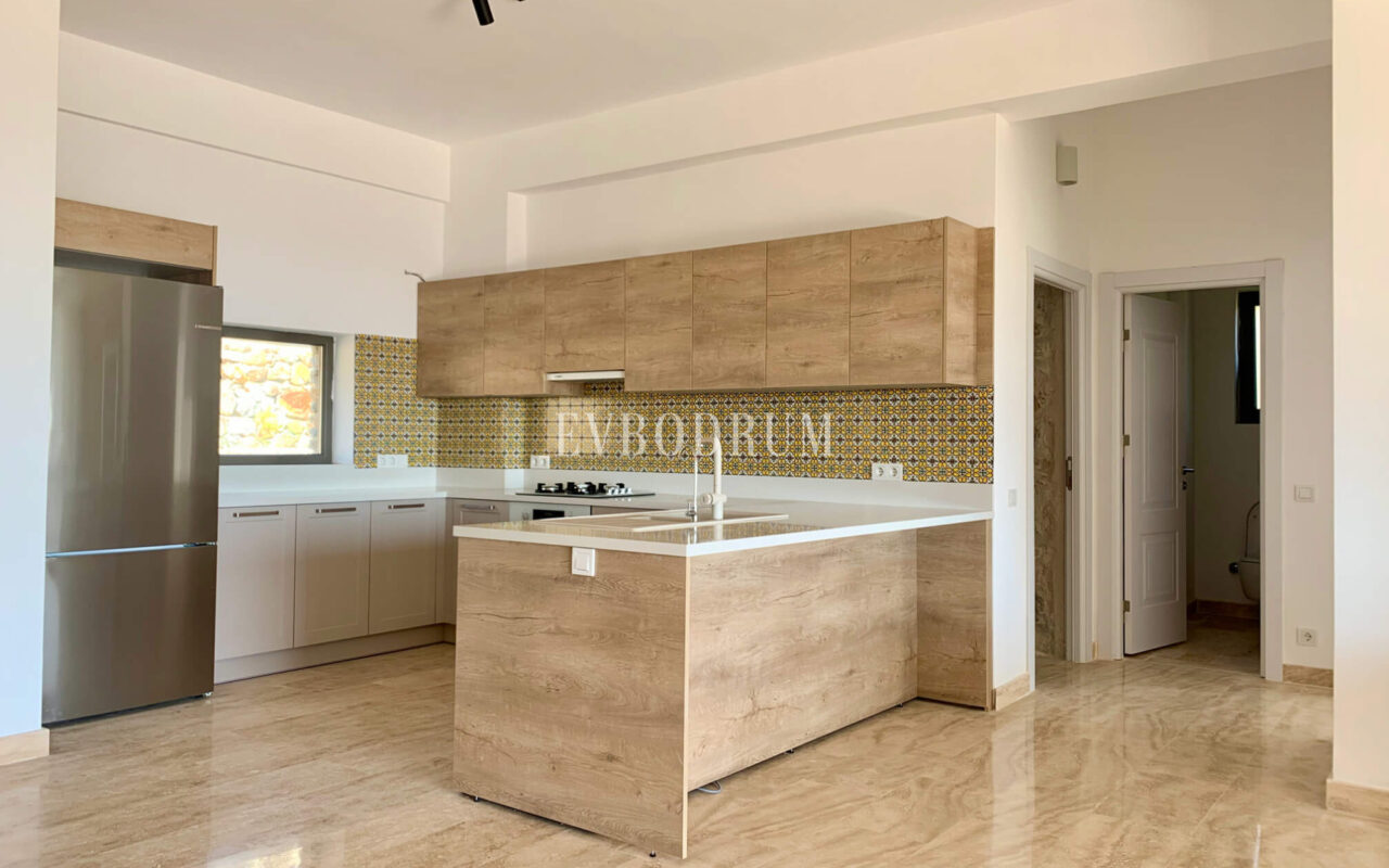 Gümüşlük'te bahçe içinde, havuzlu villa