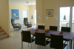 Deniz manzaralı, ortak havuzlu tripleks villa