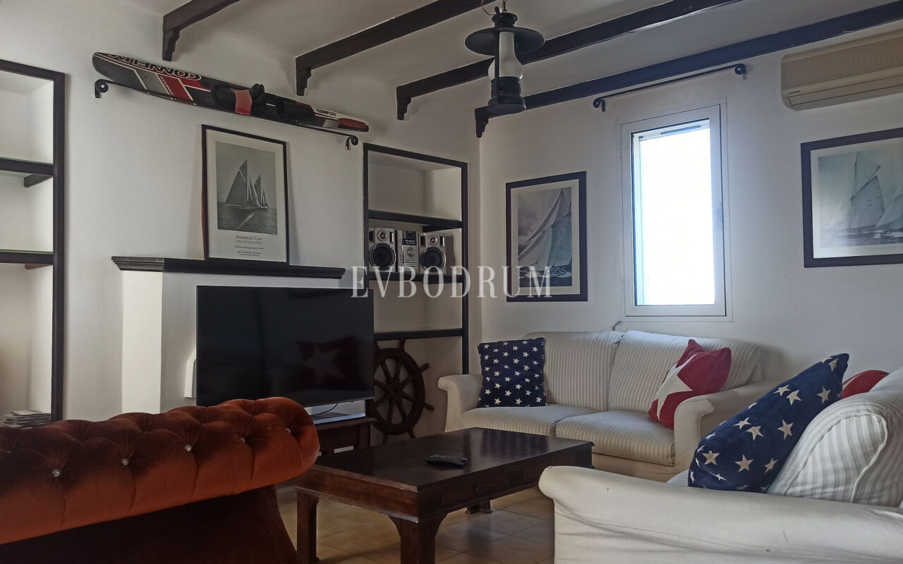 Merkezi lokasyonda, deniz manzaralı ikiz şehir evi