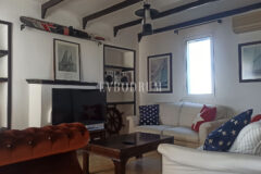 Merkezi lokasyonda, deniz manzaralı ikiz şehir evi