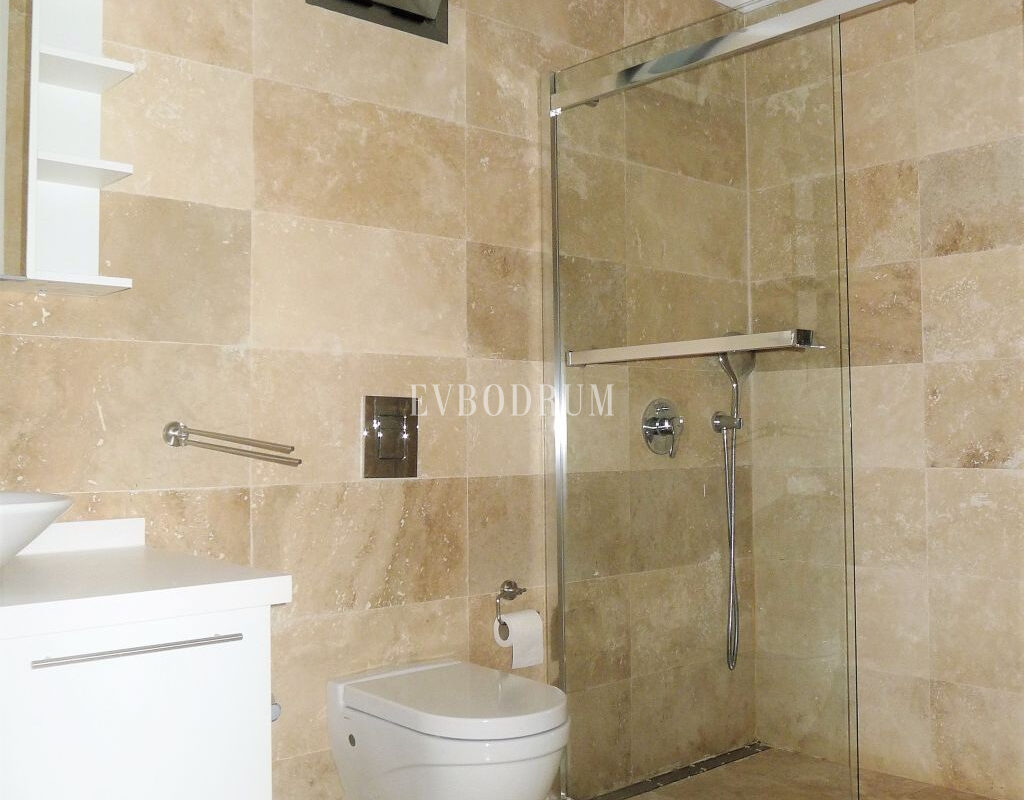 Bodrum Merkez’de Kale manzaralı, teraslı daire