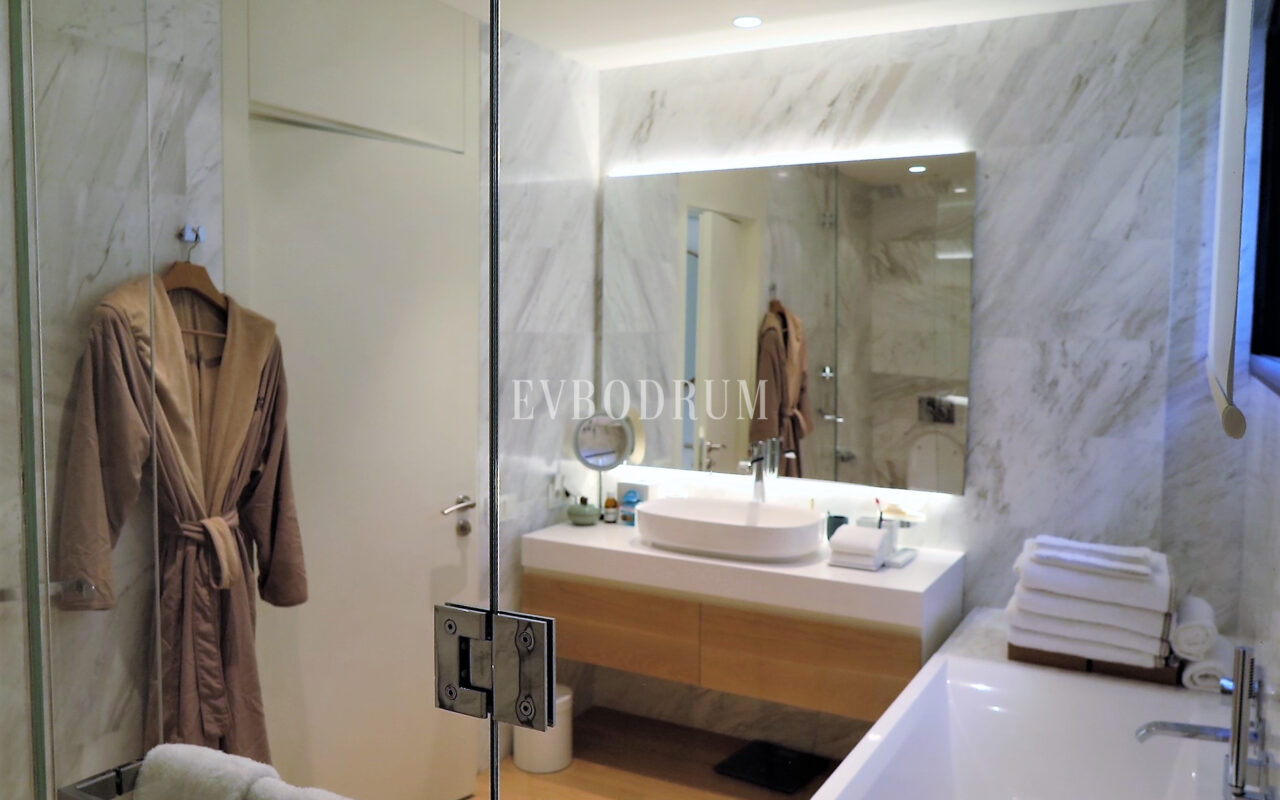 Özel Havuzlu ve Bahçeli Denize Sıfır Villa