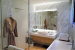 Özel Havuzlu ve Bahçeli Denize Sıfır Villa – Bathroom