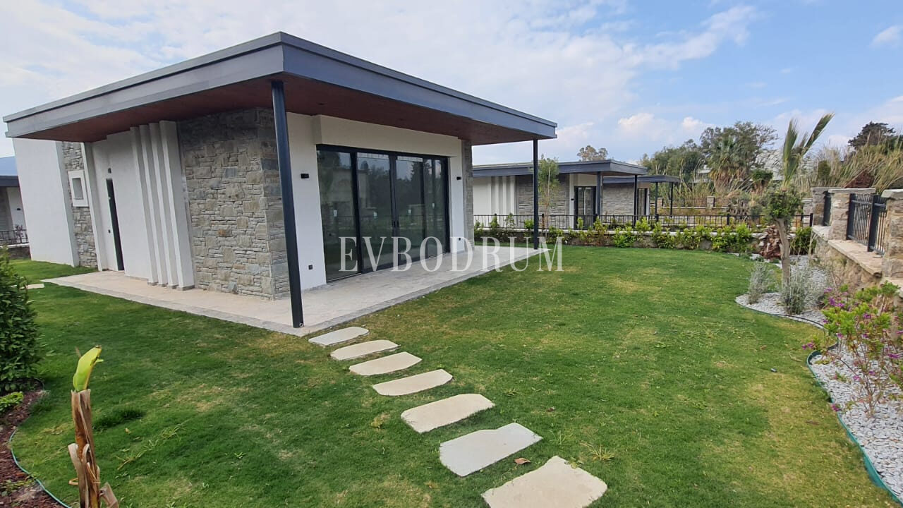 Plaja Yakın Ortak Havuzlu Tek Katlı Evler