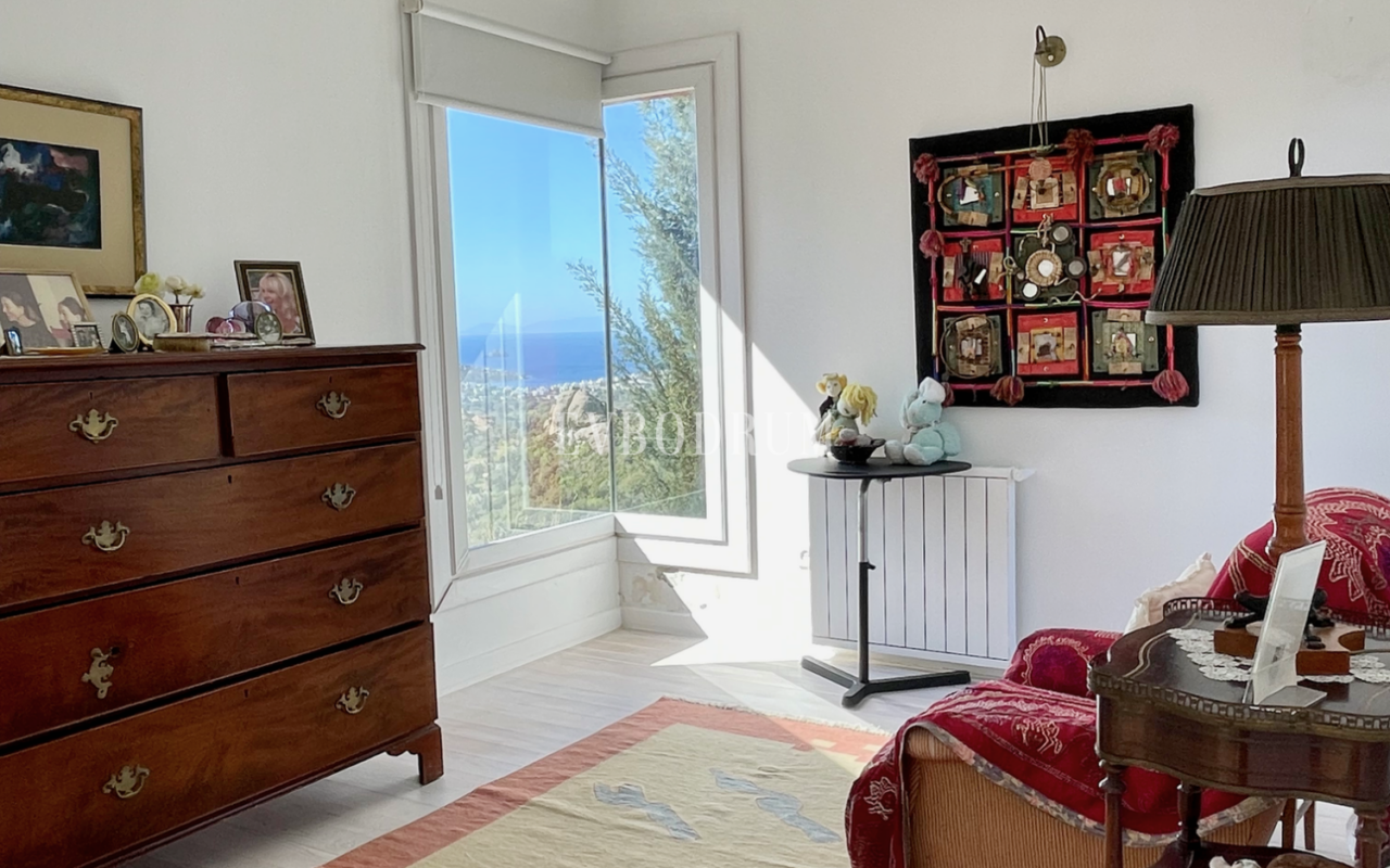 Yazlık kiralık villa, deniz manzarası ve özel havuz, 8 misafir