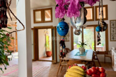 Plaja yürüme mesafesinde, havuzlu ve bahçeli geniş villa