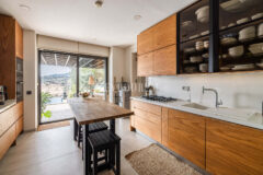 Merkezi lokasyonda zarif, tek katlı, havuzlu villa