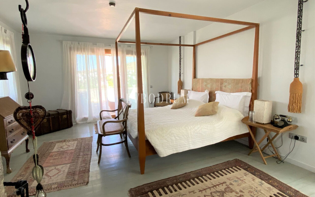 Denize Yürüme Mesafesinde Havuzlu Geniş Villa