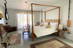 Denize Yürüme Mesafesinde Havuzlu Geniş Villa