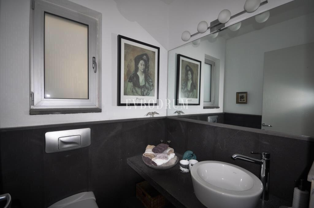 Yahşi’nin en güzel tepesinde, panoramik manzaralı havuzlu villaa