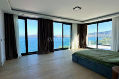 Ön sırada, havuzlu ve plaja erişimli yeni villa