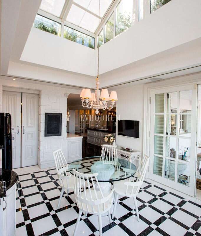 Zarif ve özel, havuzlu, manzaralı şehir evi