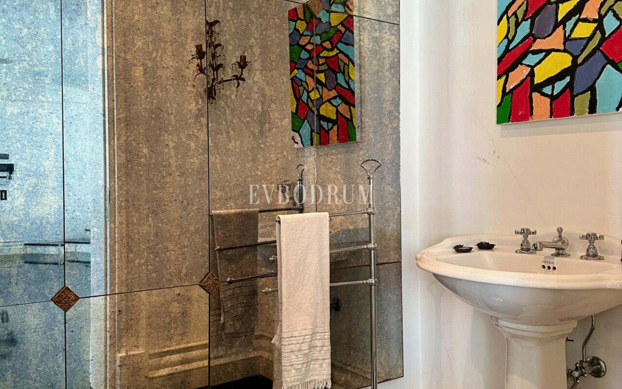 Zarif ve özel, havuzlu, manzaralı şehir evi