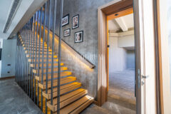 Plajlı sitede, özel havuzlu villa