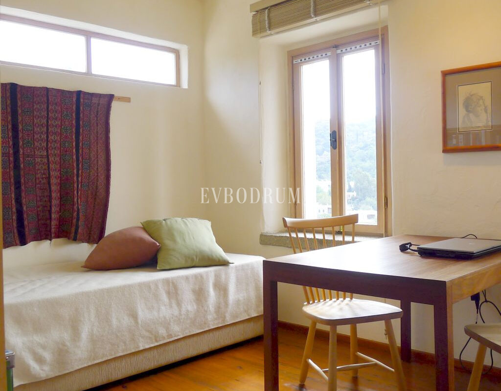 Havuzlu ve Panoramik Deniz Manzaralı Şık Ev