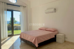 Gümüşlük'te bahçe içinde, havuzlu villa