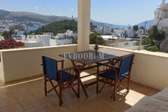 Merkezi lokasyonda, deniz manzaralı ikiz şehir evi