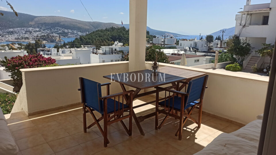 Merkezi lokasyonda, deniz manzaralı ikiz şehir evi – Görsel 6