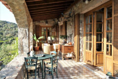 Özel havuzlu kiralık taş villa