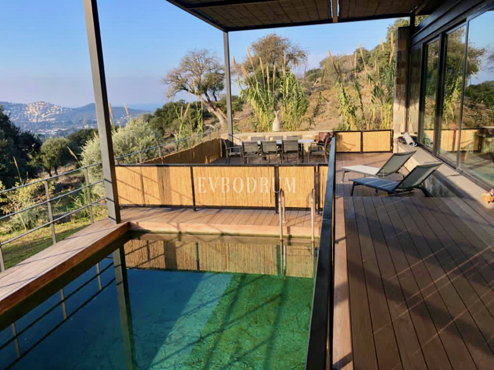 Sezonluk Kiralık: Gümüşlük’te Havuzlu Villa