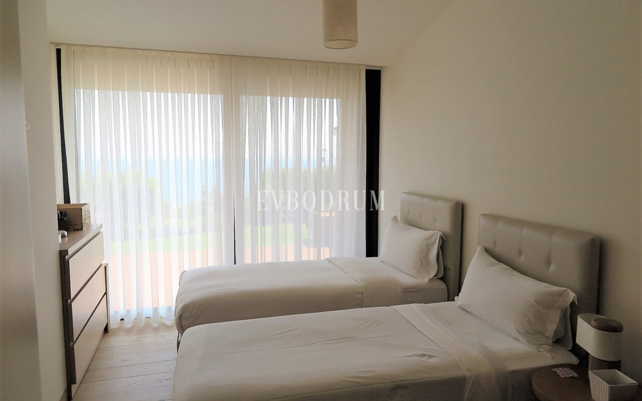 Özel Havuzlu ve Bahçeli Denize Sıfır Villa