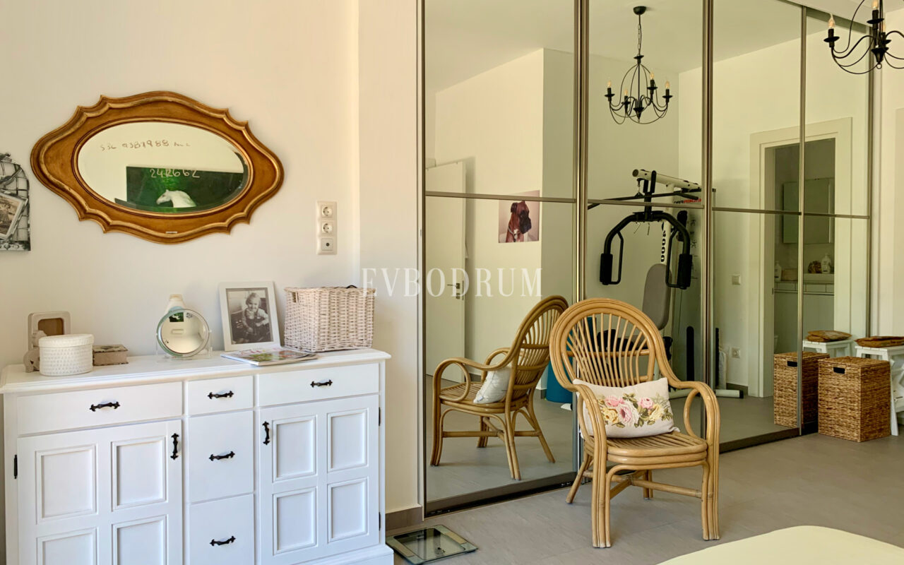 Yalıçiftlik’te tek katlı, bahçeli müstakil ev