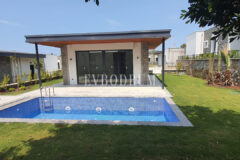 Plaja Yakın Ortak Havuzlu Tek Katlı Evler