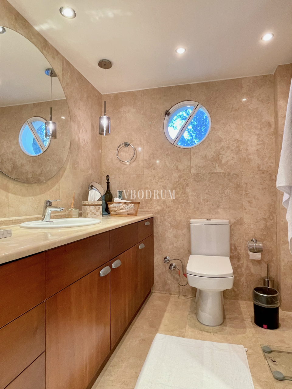 Yazlık kiralık villa, deniz manzarası ve özel havuz, 8 misafir – Görsel 1