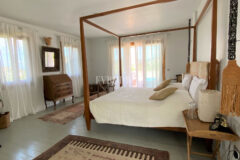 Denize Yürüme Mesafesinde Havuzlu Geniş Villa