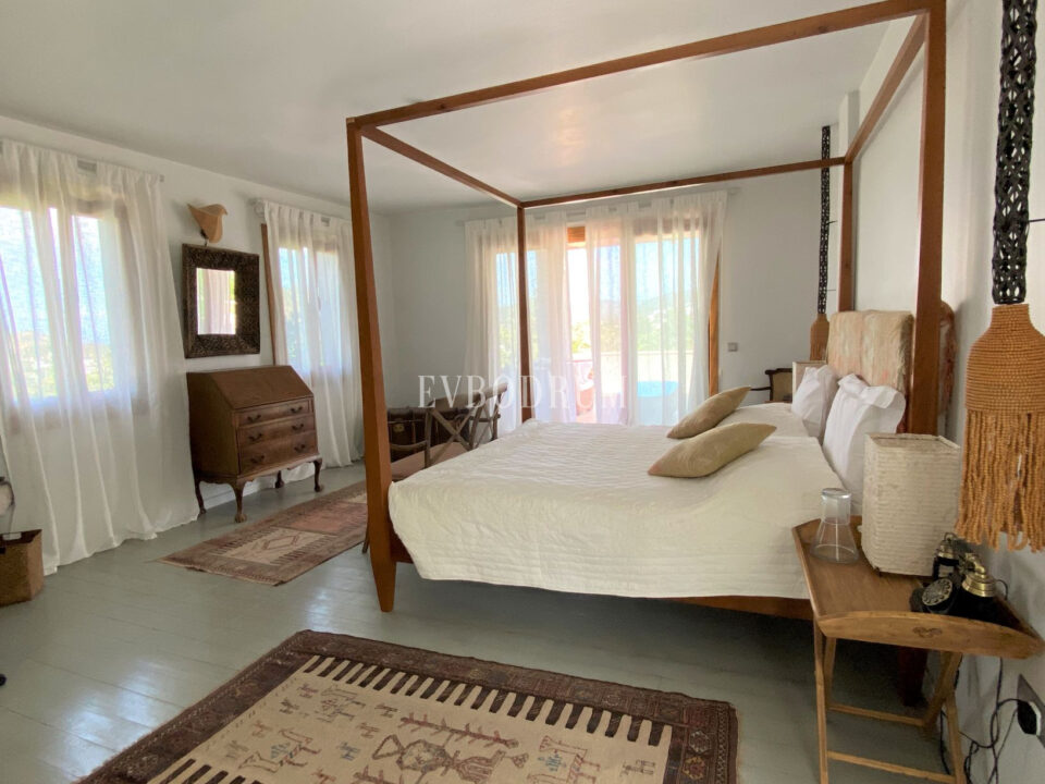 Denize Yürüme Mesafesinde Havuzlu Geniş Villa – Görsel 10