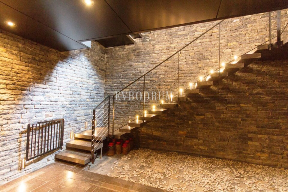 Denize sıfır özel havuzlu villa