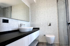 Ön sırada, havuzlu ve plaja erişimli yeni villa