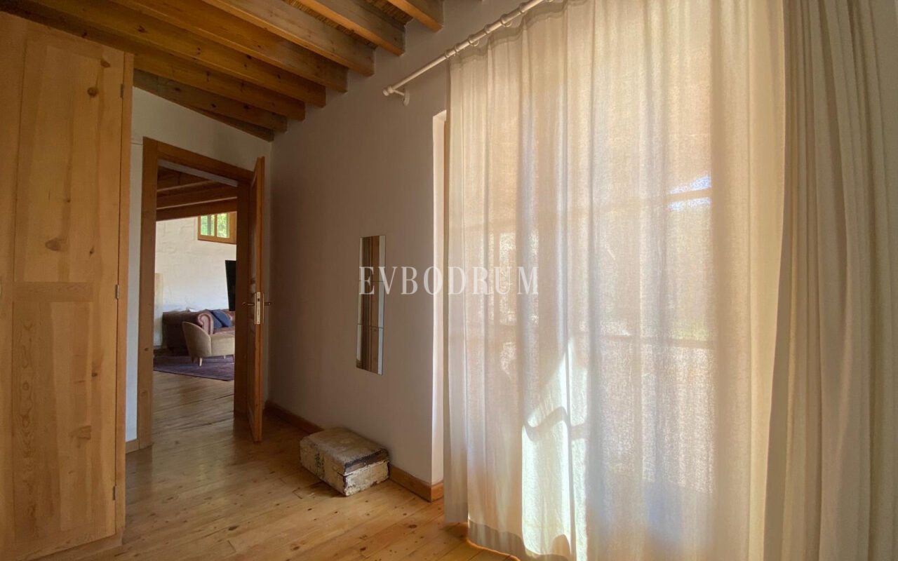 Gümüşlük, Karakaya’da bahçe içinde müstakil taş villa