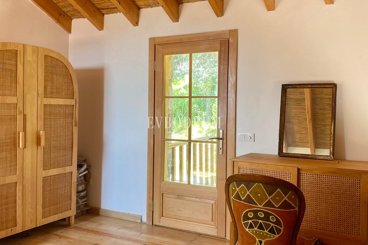 Gümüşlük, Karakaya’da bahçe içinde müstakil taş villa