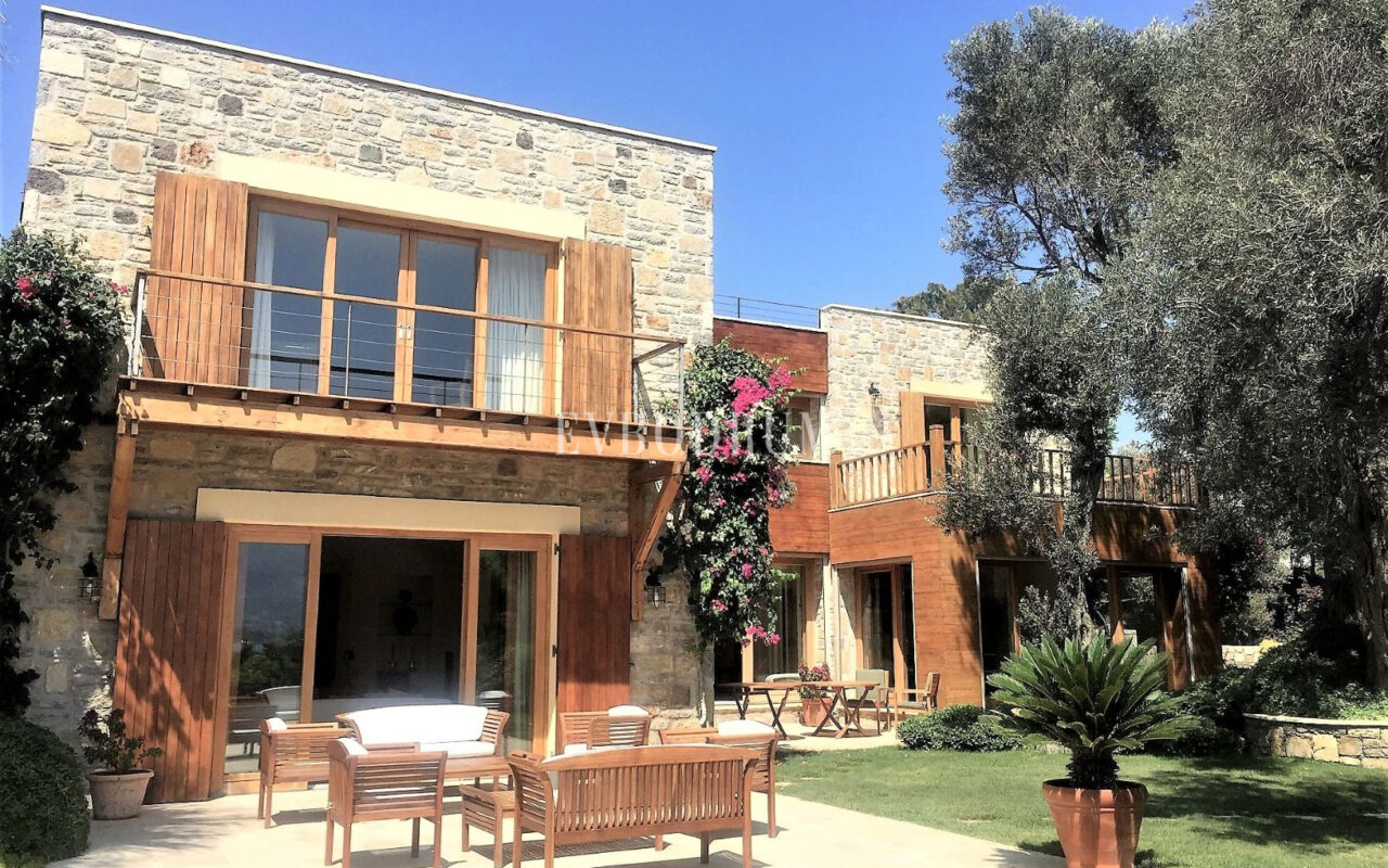 Denize 50 Metrelik Mesafede Kiralık Lüks Villa