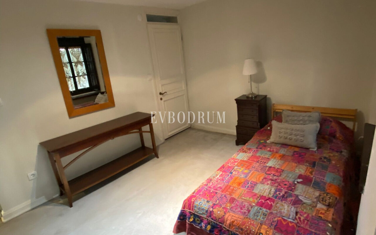 Bodrum, Yeniköy’de geniş, karakteristik kiralık daire