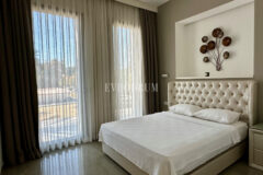 Bitez’de 2 Havuzlu, Misafir Evli Büyük Bahçeli Villa